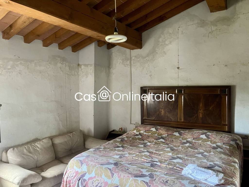 casa indipendente in vendita a Prato in zona Castelnuovo