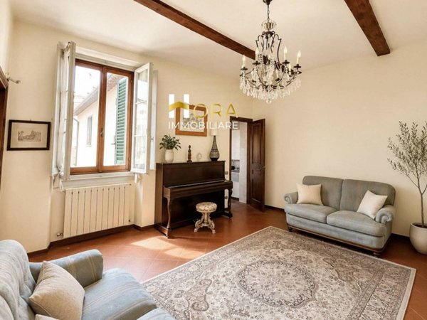 casa indipendente in vendita a Prato