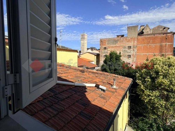 casa indipendente in vendita a Prato