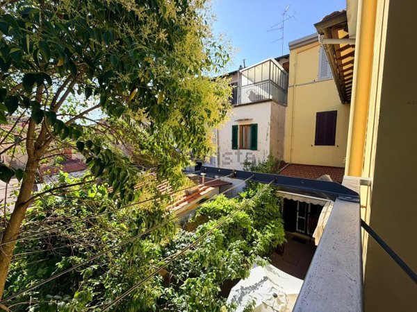 casa indipendente in vendita a Prato