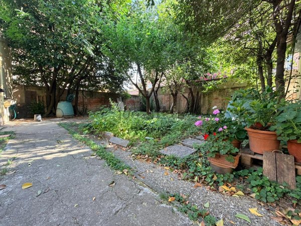 casa indipendente in vendita a Prato