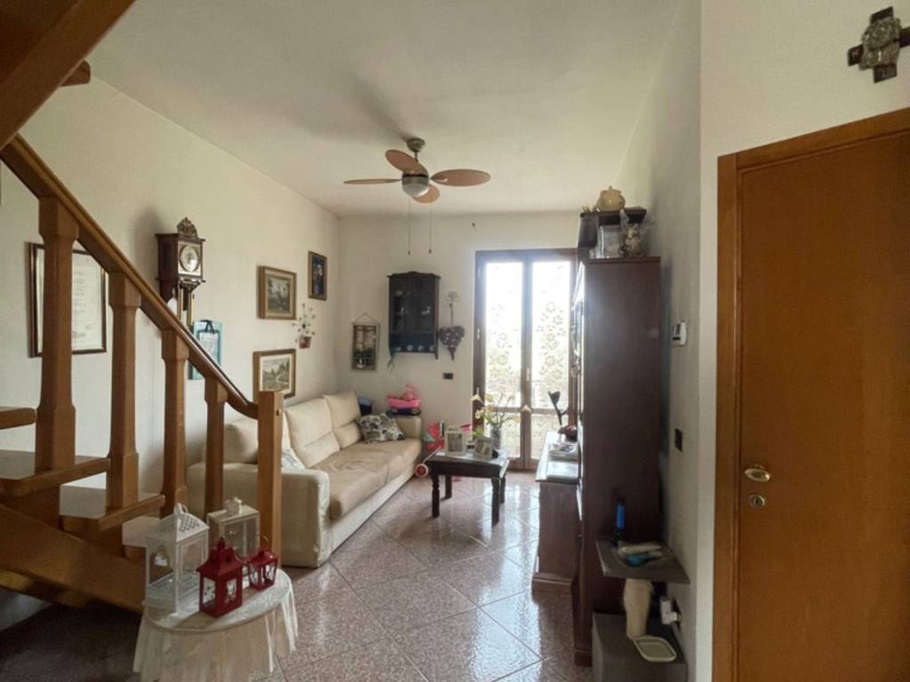 casa indipendente in vendita a Prato in zona Tavola