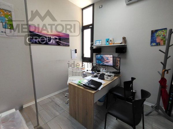 ufficio in vendita a Prato in zona Grignano