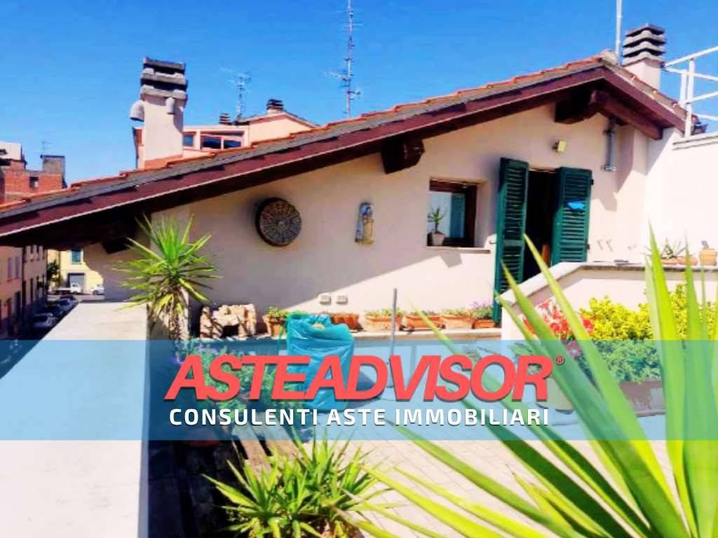 casa indipendente in vendita a Prato