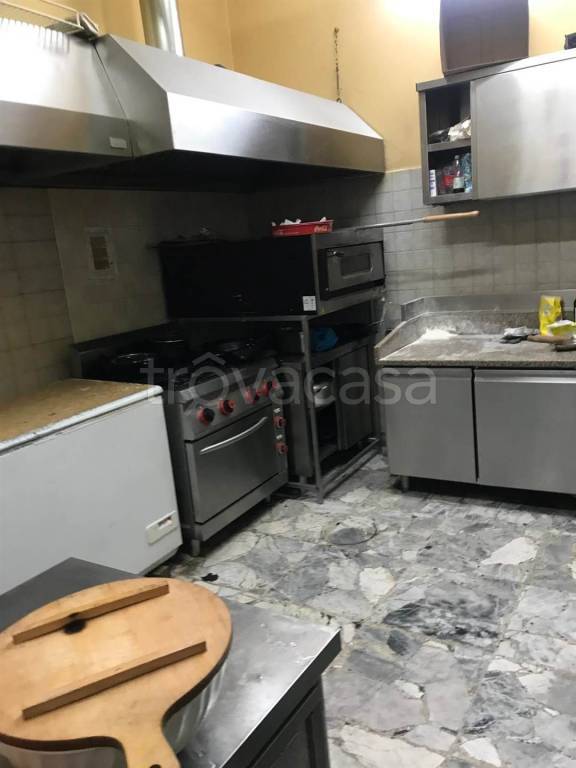 negozio in vendita a Prato in zona Santa Gonda