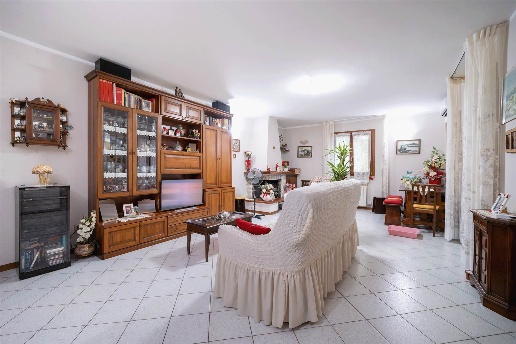 appartamento in vendita a Prato in zona Paperino