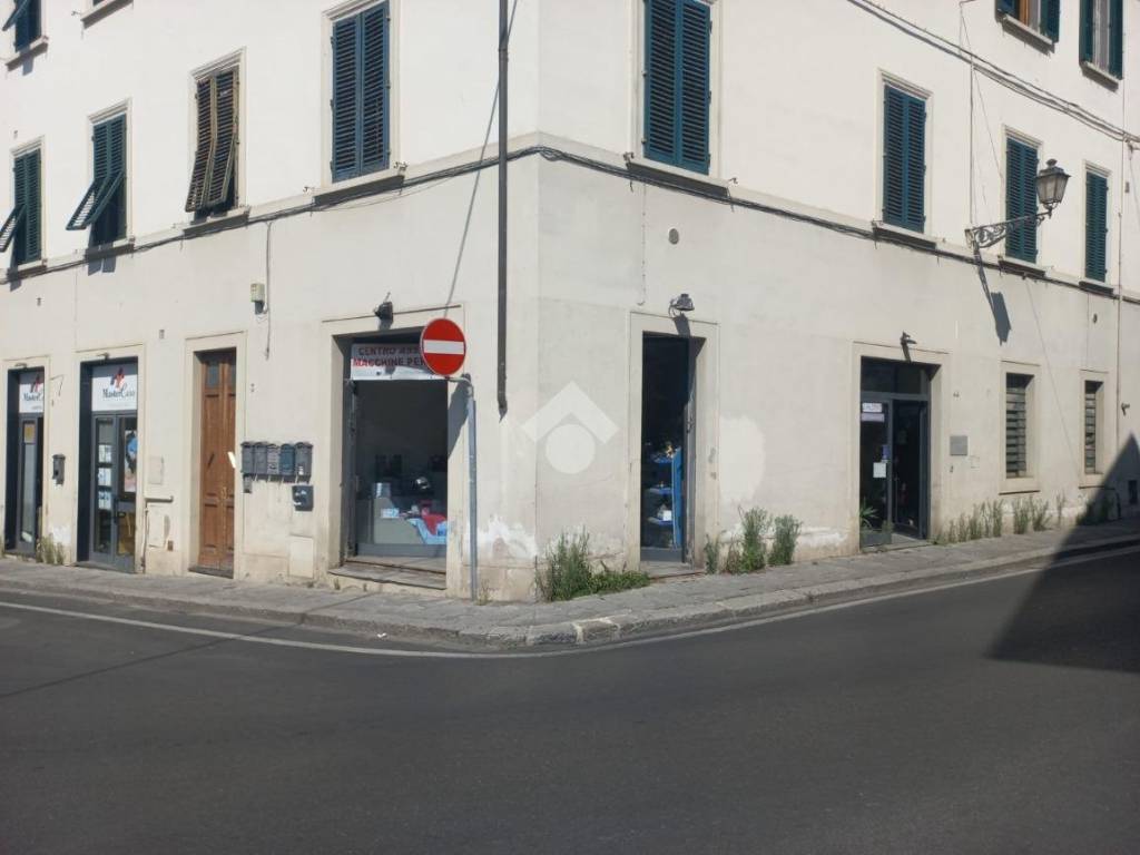 negozio in vendita a Prato