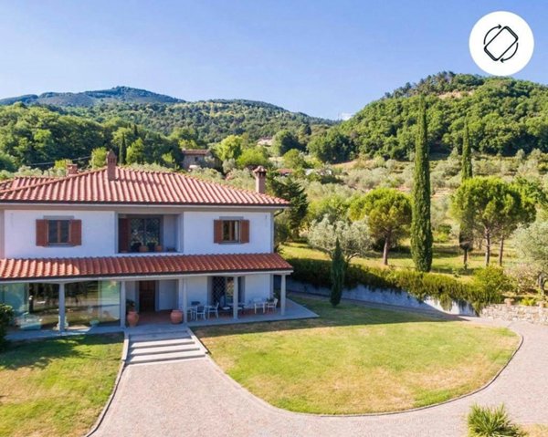 casa indipendente in vendita a Prato in zona Figline