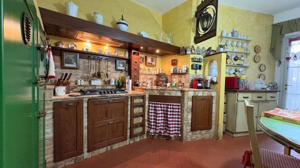 casa indipendente in vendita a Prato in zona Paperino