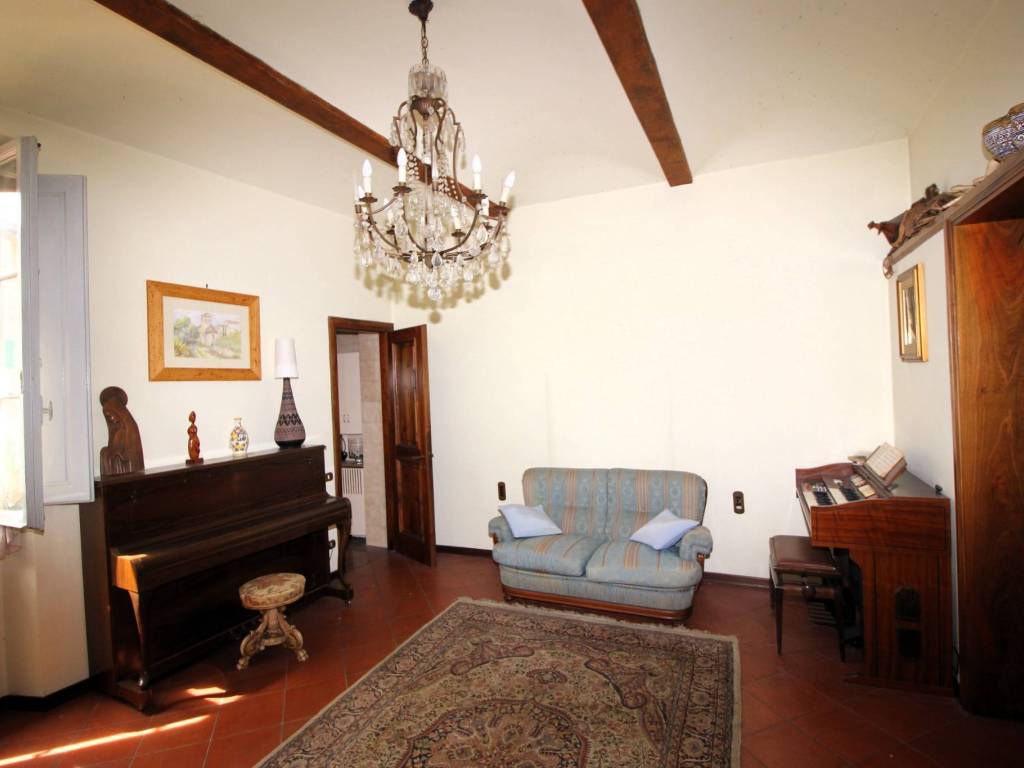casa indipendente in vendita a Prato
