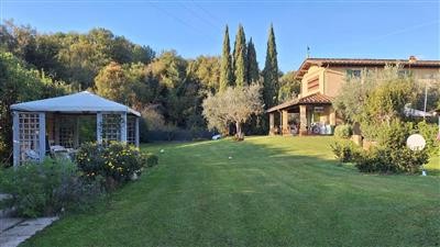 casa indipendente in vendita a Prato in zona Casale