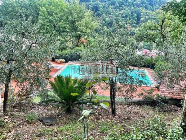casa indipendente in vendita a Prato