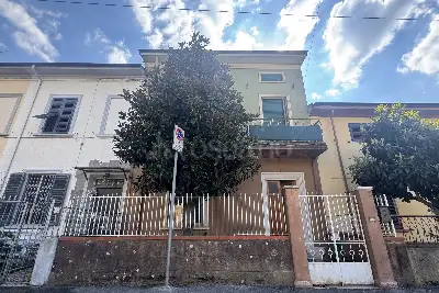 villetta a schiera in vendita a Prato in zona Santa Lucia