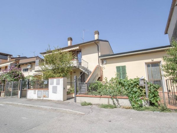 appartamento in vendita a Prato in zona Tavola