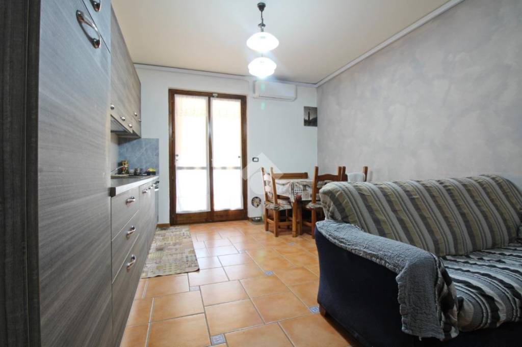 appartamento in vendita a Prato in zona Paperino