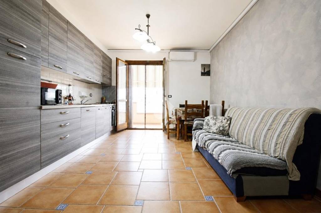 appartamento in vendita a Prato in zona Paperino