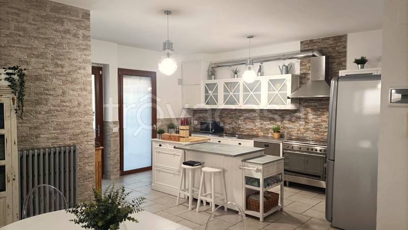 appartamento in vendita a Prato in zona Santa Lucia