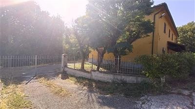 casa indipendente in vendita a Prato in zona Casale