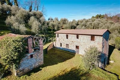 casa indipendente in vendita a Prato in zona Casale