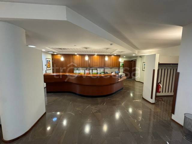 ufficio in vendita a Prato in zona Ponzano