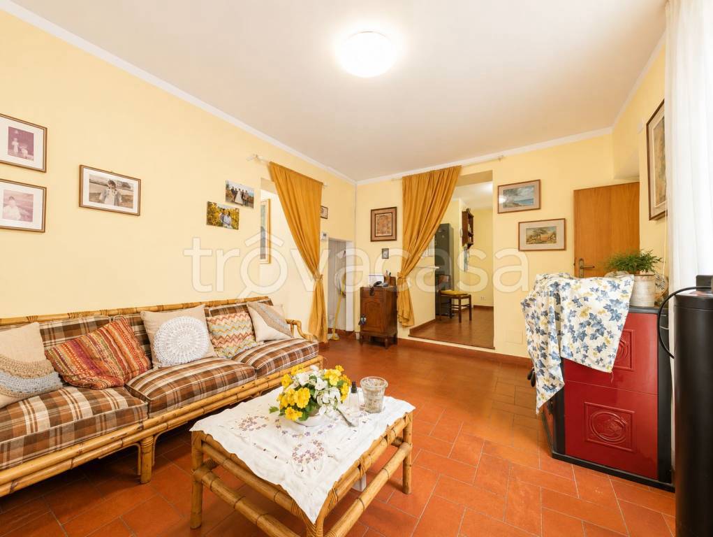 casa indipendente in vendita a Prato in zona Figline