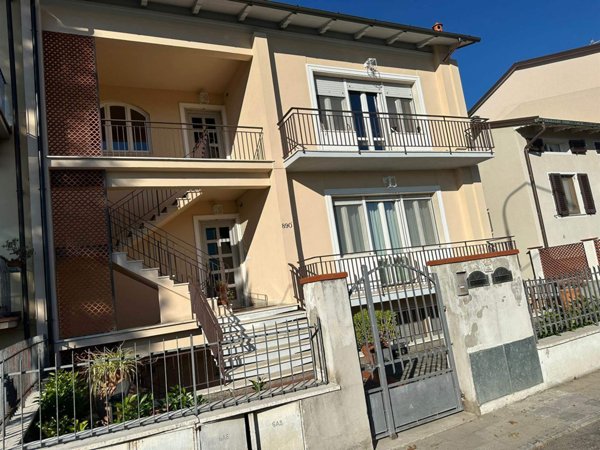 appartamento in vendita a Prato in zona Narnali