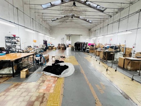 locale commerciale in vendita a Prato in zona Iolo