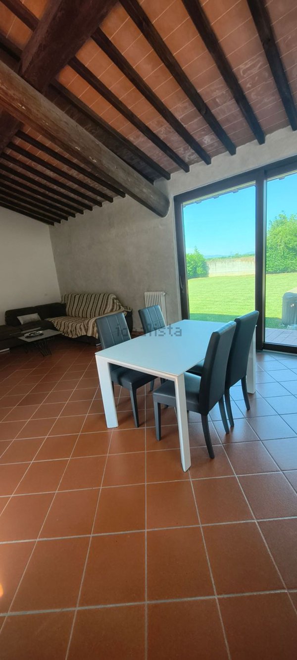 esavano in vendita a Prato in zona Castelnuovo