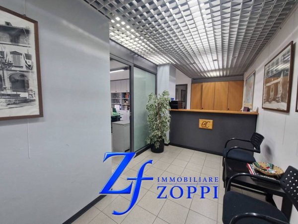 ufficio in vendita a Prato in zona Santa Gonda