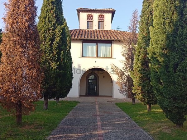 appartamento in vendita a Prato in zona Paperino