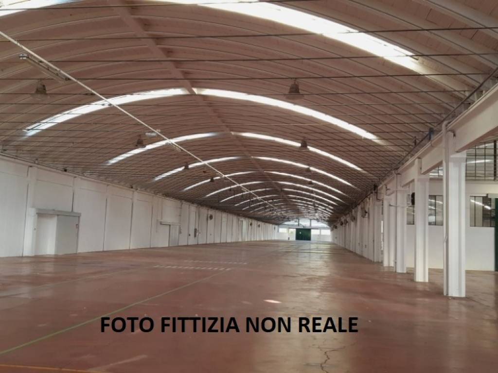 locale commerciale in vendita a Prato