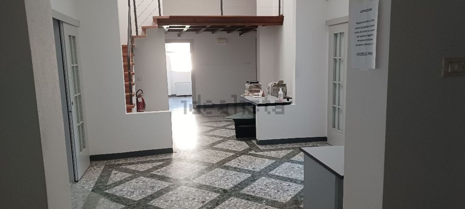 ufficio in vendita a Prato