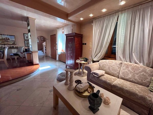 casa indipendente in vendita a Prato in zona Tavola