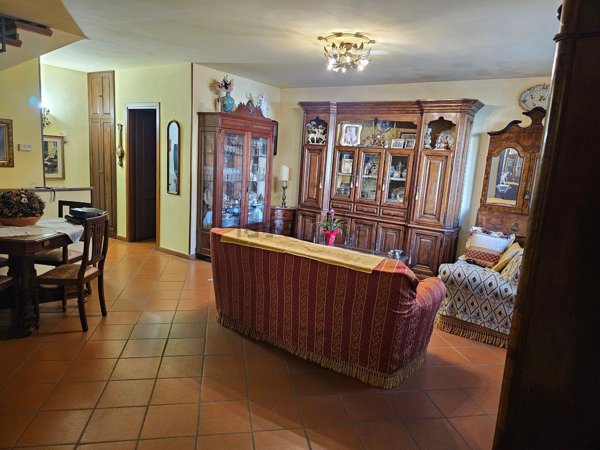 casa indipendente in vendita a Prato in zona Fontanelle