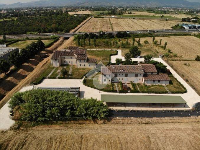 casa indipendente in vendita a Prato in zona Sant'Ippolito