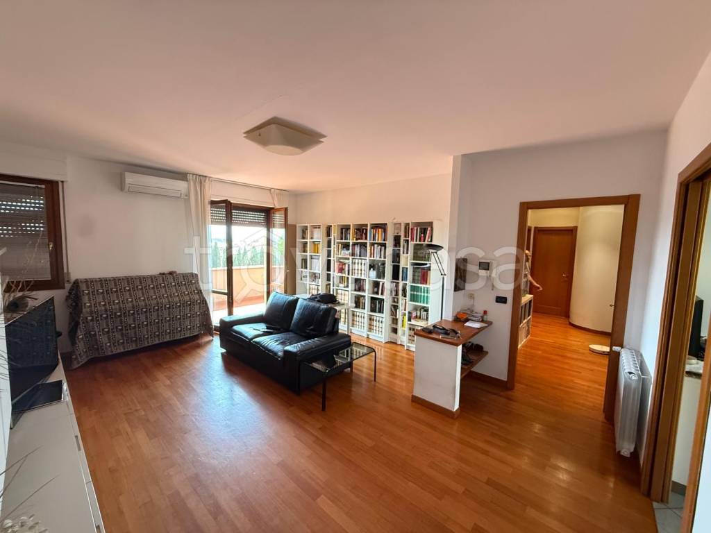 appartamento in vendita a Prato in zona Fontanelle