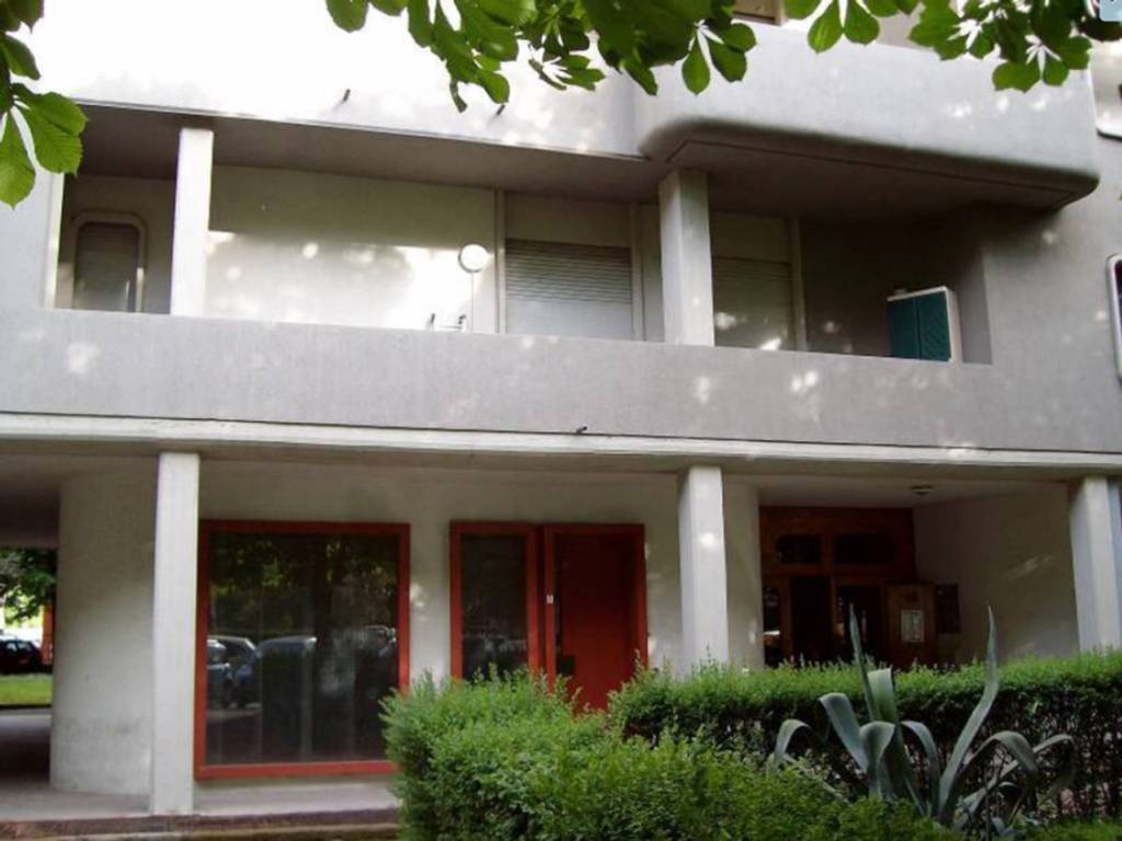 ufficio in vendita a Prato in zona Ponzano
