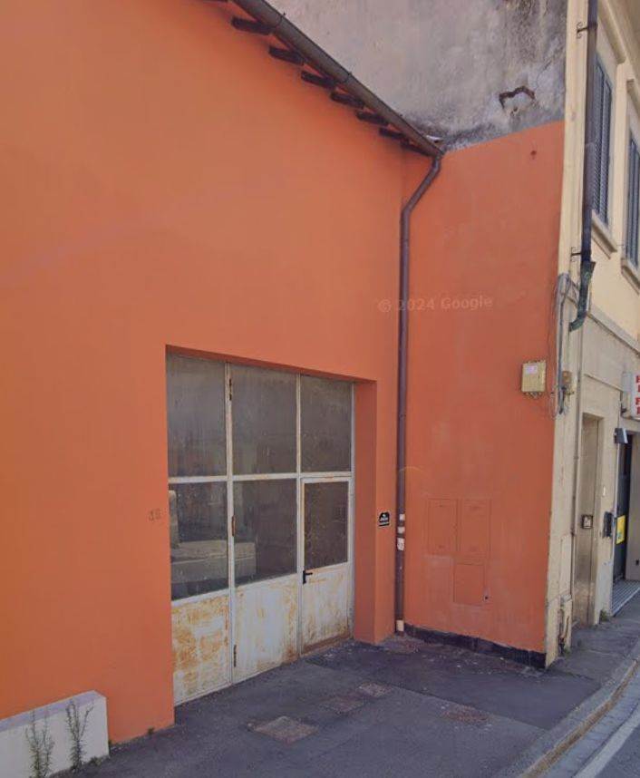 locale commerciale in vendita a Prato
