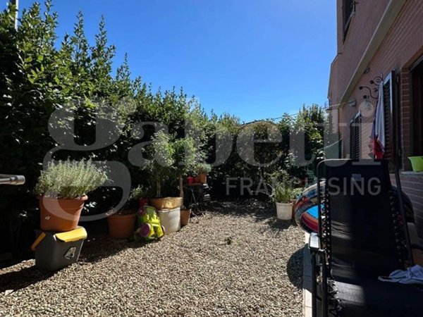 appartamento in vendita a Prato in zona Castelnuovo