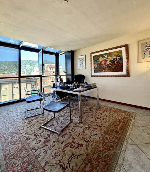 ufficio in vendita a Prato in zona Santa Gonda