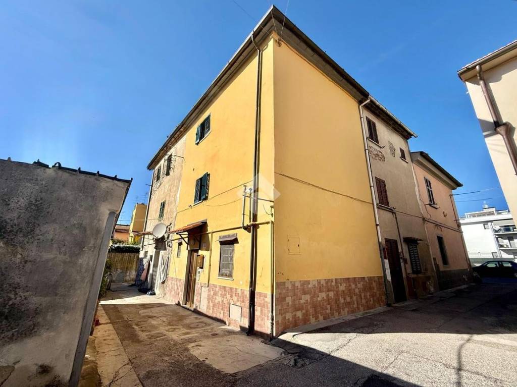 casa indipendente in vendita a Prato in zona Galciana