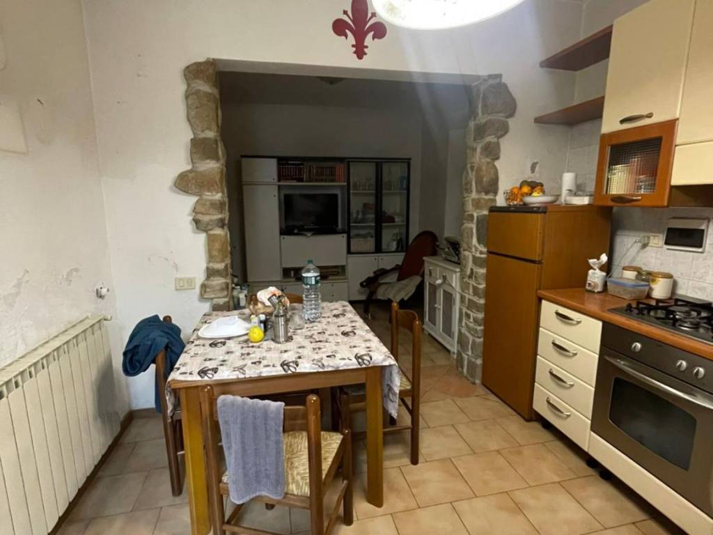 casa indipendente in vendita a Prato in zona Tavola