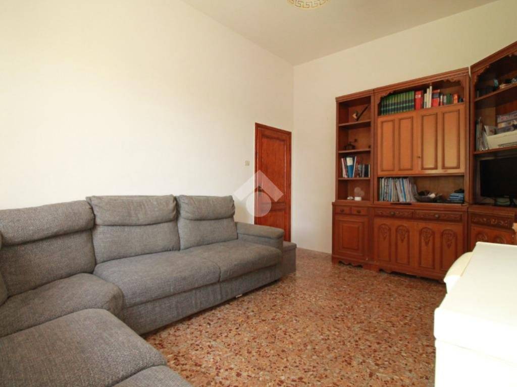 casa indipendente in vendita a Prato in zona Le Badie