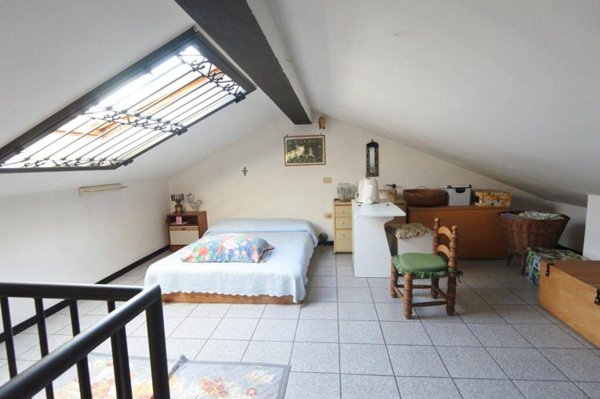 casa indipendente in vendita a Prato in zona Abattoni