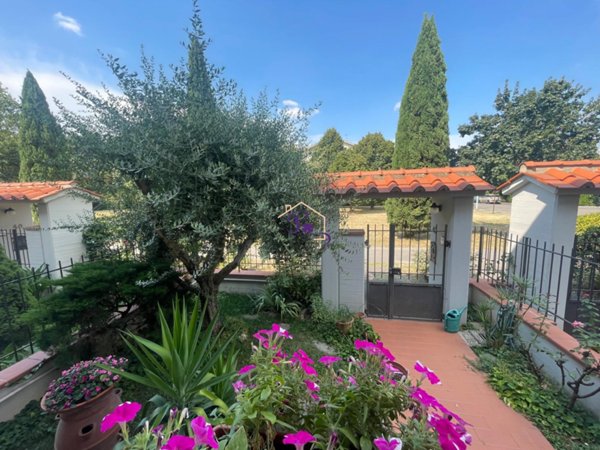 casa indipendente in vendita a Prato in zona Fontanelle