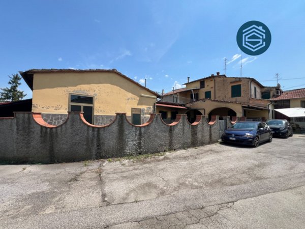 casa indipendente in vendita a Prato in zona Tavola