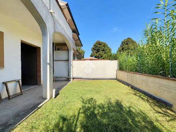 casa indipendente in vendita a Prato in zona Tavola