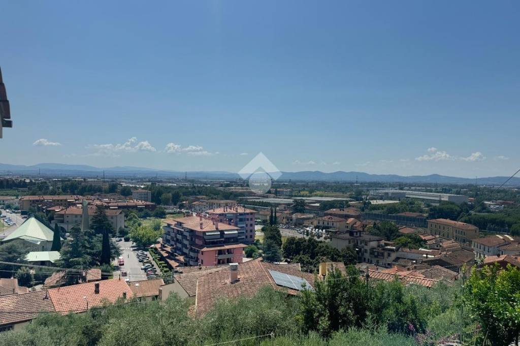 casa indipendente in vendita a Prato in zona La Querce