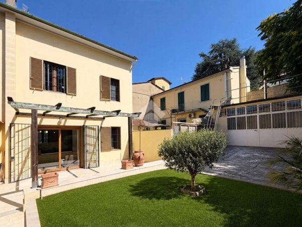 casa indipendente in vendita a Prato in zona La Macine
