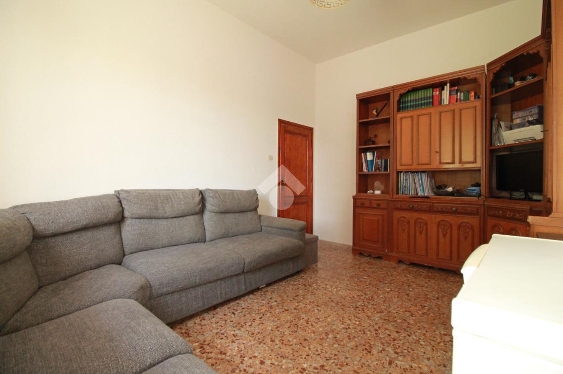 casa indipendente in vendita a Prato in zona Le Badie